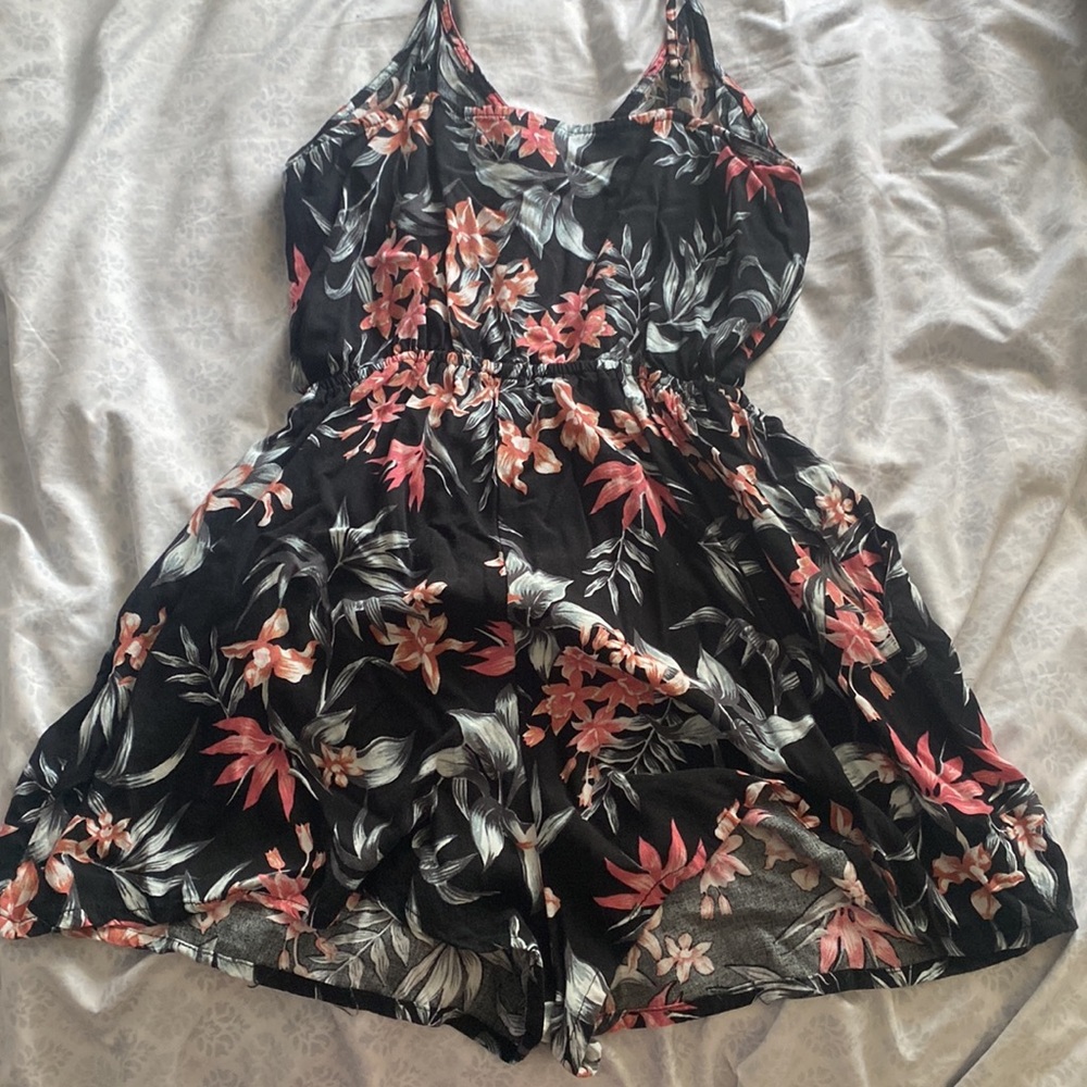 romper - Picture 2 of 2